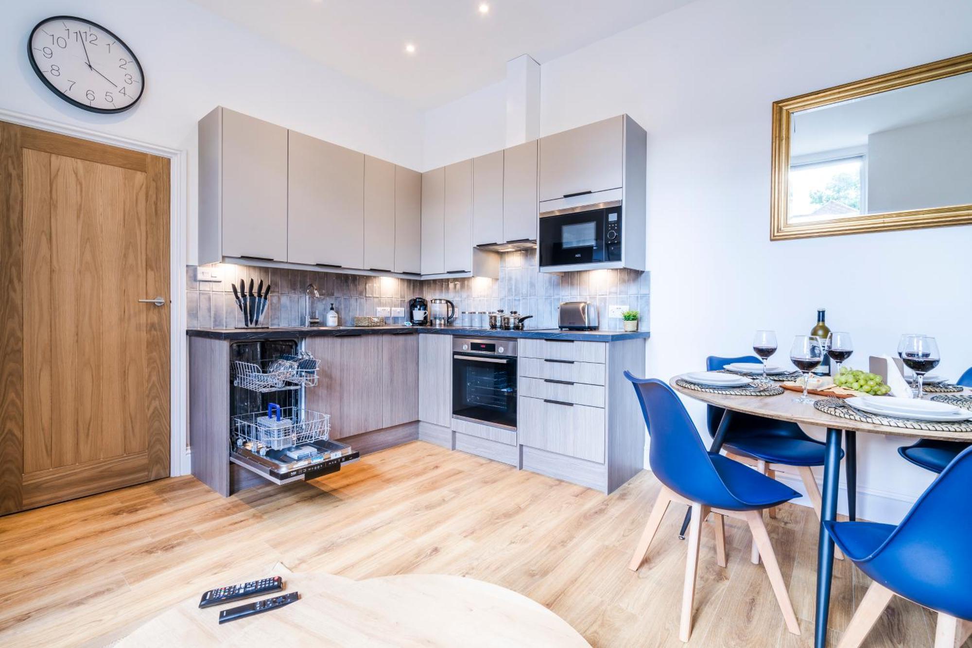 Cozy 2 Bedroom Apartment In Sutton Sutton  Eksteriør bilde