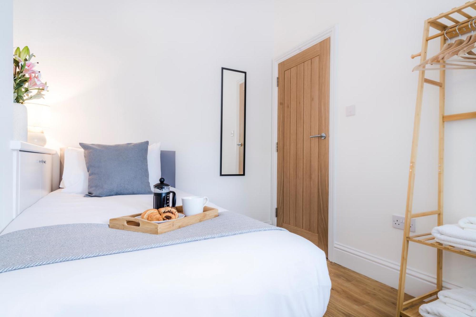 Cozy 2 Bedroom Apartment In Sutton Sutton  Eksteriør bilde